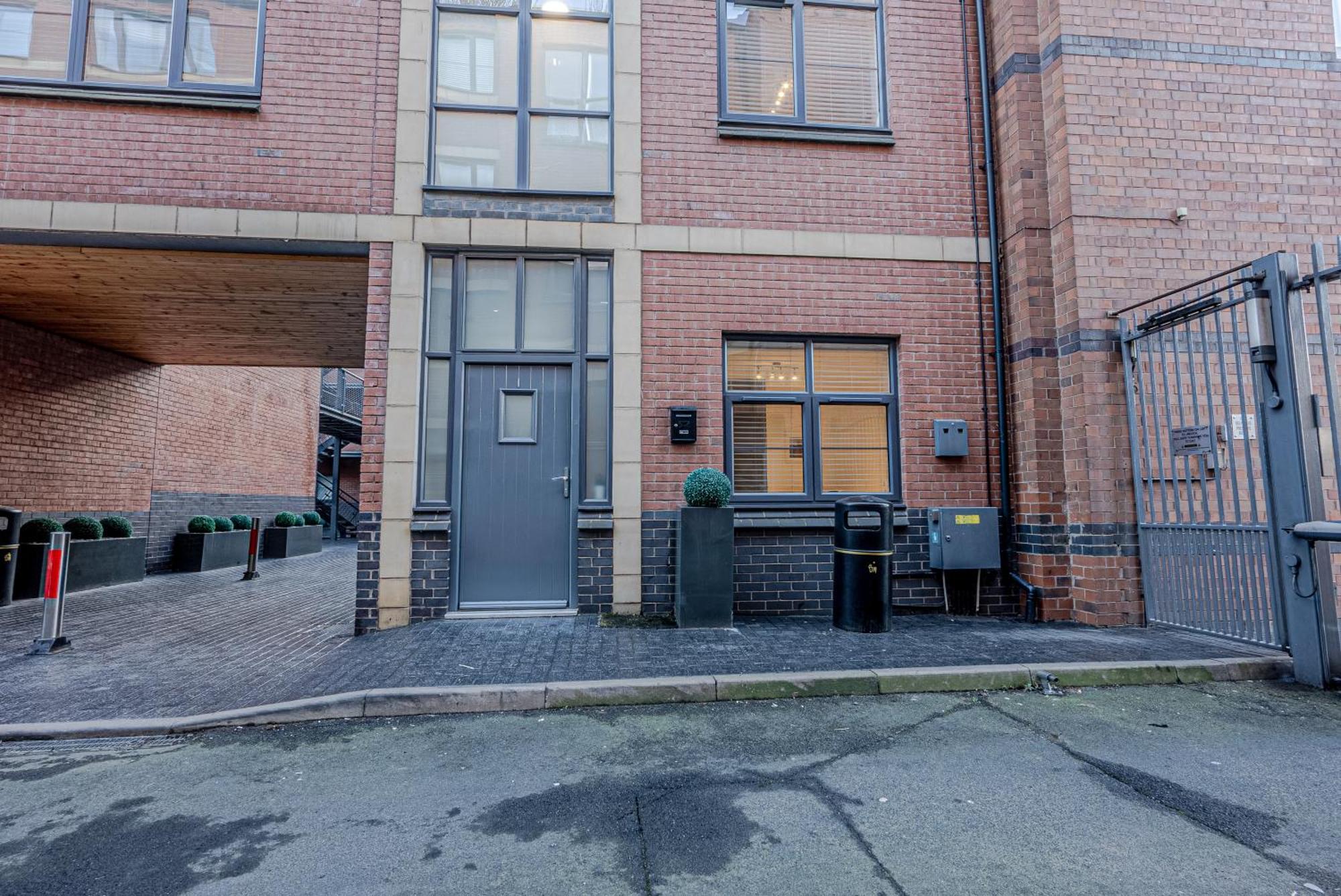 Stunning Three Bedroom Townhouse In The Jewellery Quarter, Centre Sleeps 5- Free Parking Apartment Birmingham