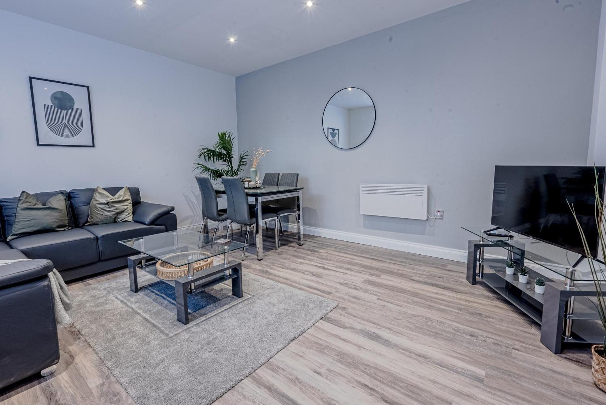Stunning Three Bedroom Townhouse In The Jewellery Quarter, Centre Sleeps 5- Free Parking Apartment