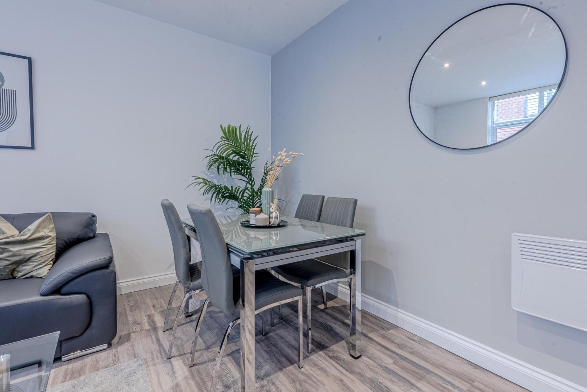 Apartment Stunning Three Bedroom Townhouse In The Jewellery Quarter, Centre Sleeps 5- Free Parking *