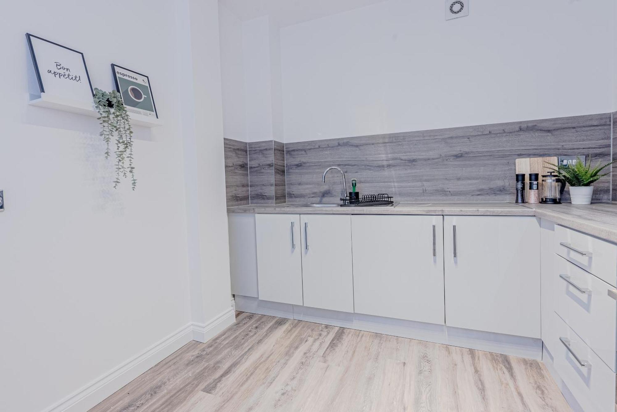 Апартаменты Stunning Three Bedroom Townhouse In The Jewellery Quarter, Centre Sleeps 5- Free Parking